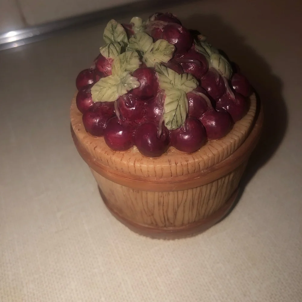 Vintage 1993 Dezine Grape Basket Trinket Box Collectible Hand Painted‎